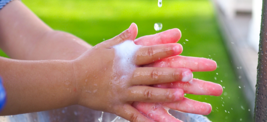 Hand-wash your dishes to help protect kids from allergies - CBS News